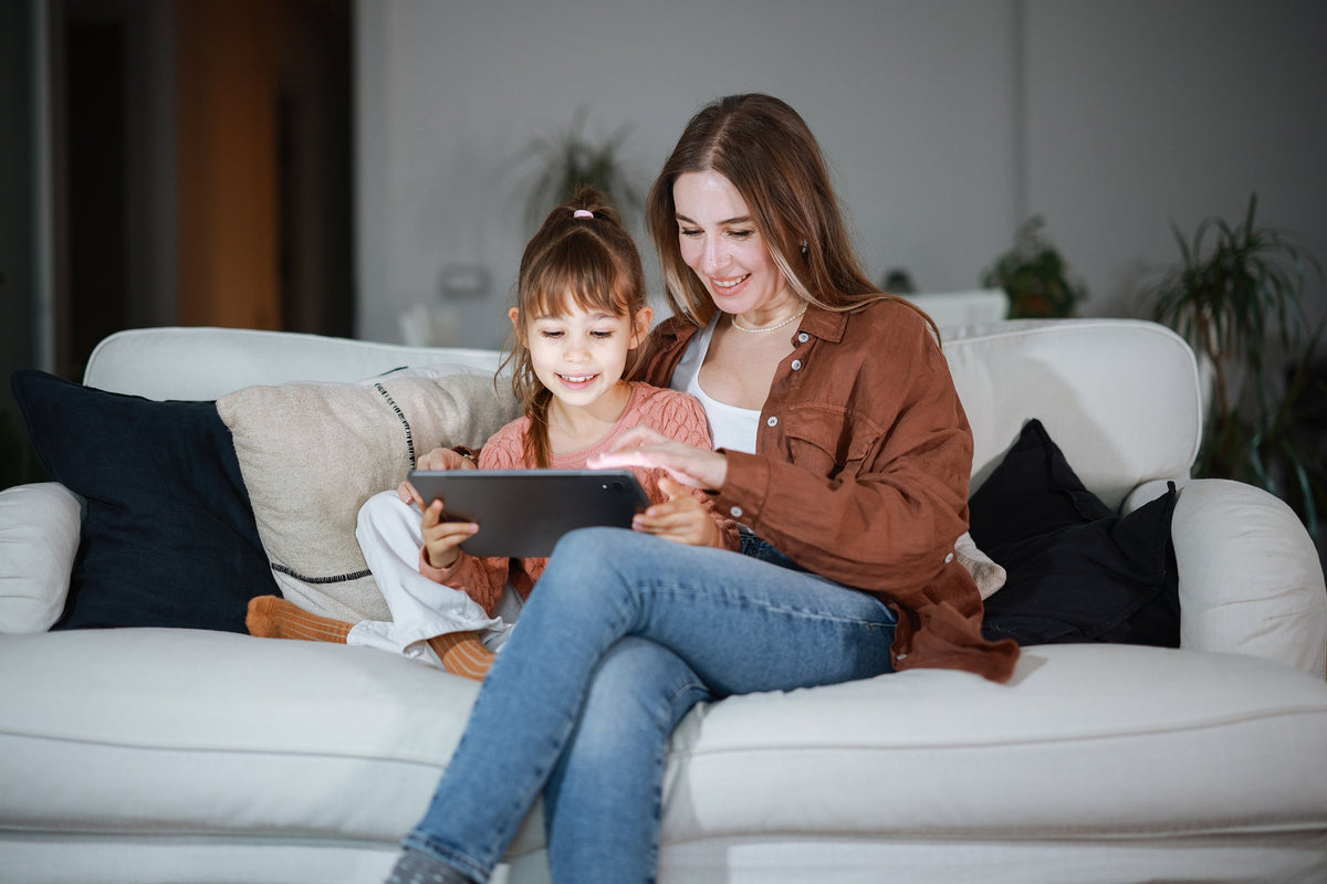 ¿Papá Noel o los Reyes Magos han dejado tecnología bajo el árbol? Ideas para un uso consciente en familia