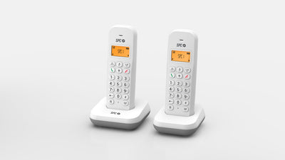 Pantalla iluminada para ver bien números y nombres de contactos